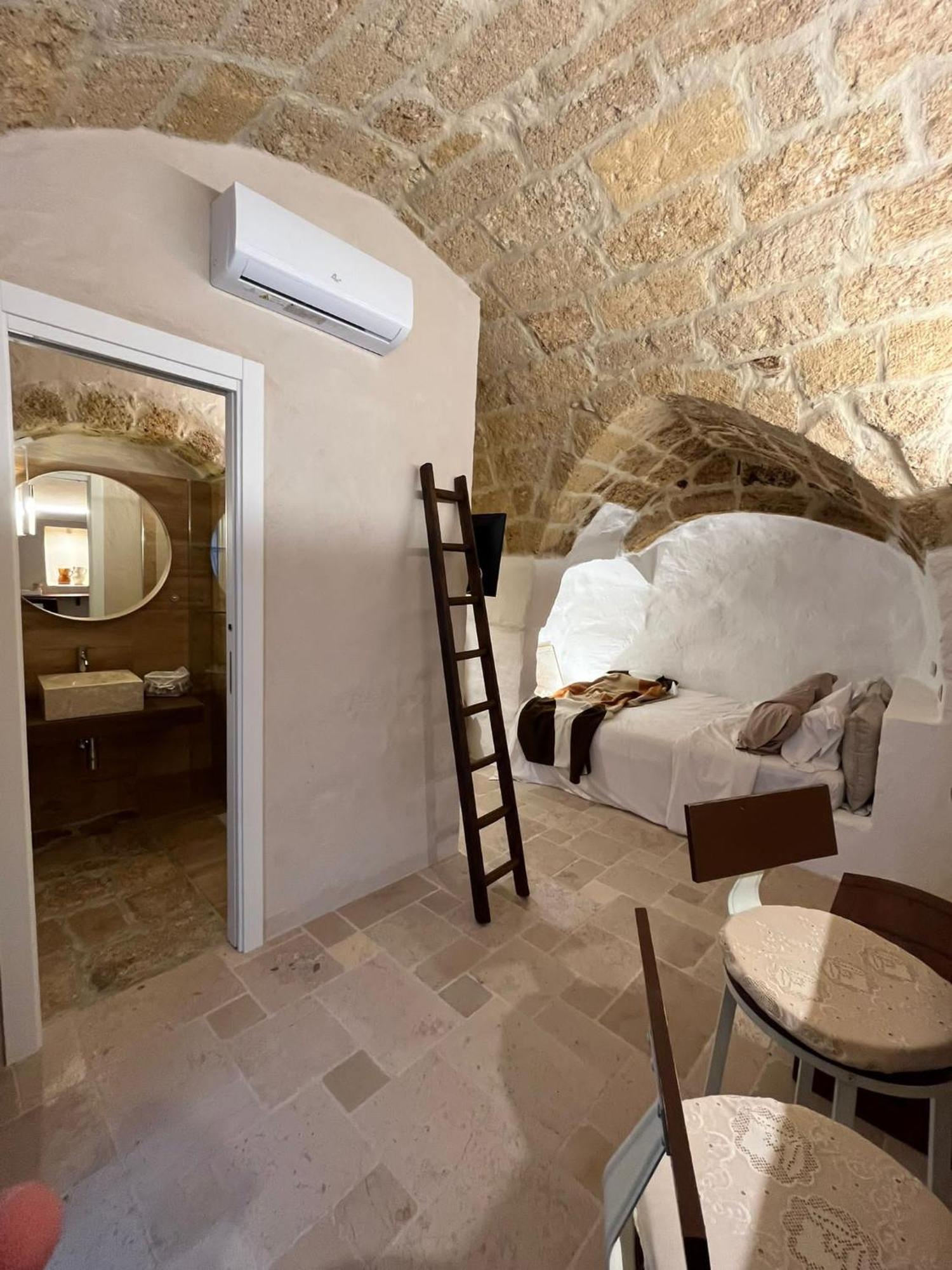 La Segreta Del Castello, Private Access Bed & Breakfast Gioia Del Colle Luaran gambar